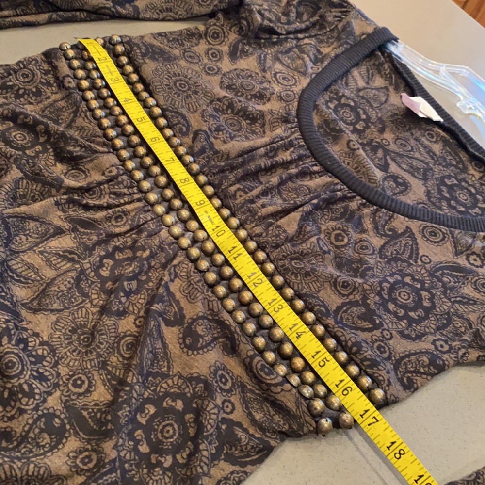 Embellished Banded Top - Picture 7 of 9